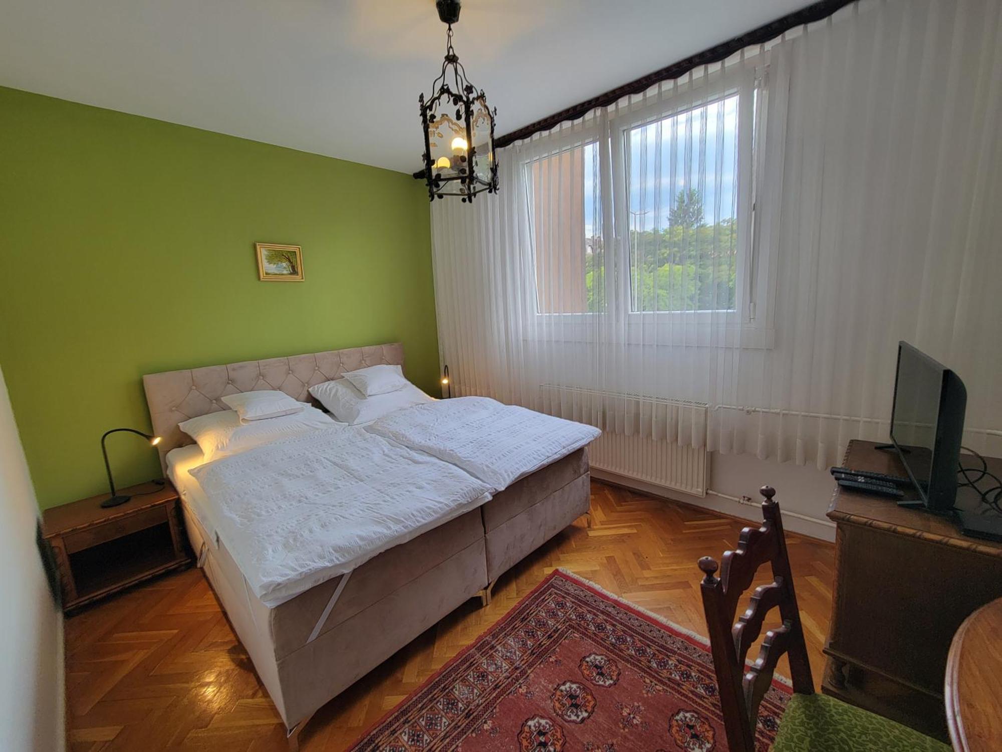 Belvarosi Classic Apartman 85 Square Meters โซมบ็อตเฮย์ ภายนอก รูปภาพ