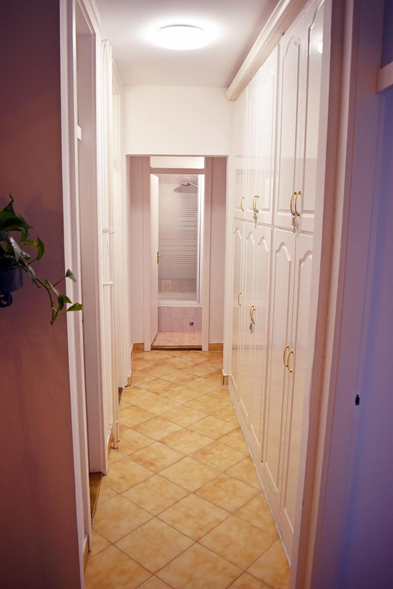 Belvarosi Classic Apartman 85 Square Meters โซมบ็อตเฮย์ ภายนอก รูปภาพ