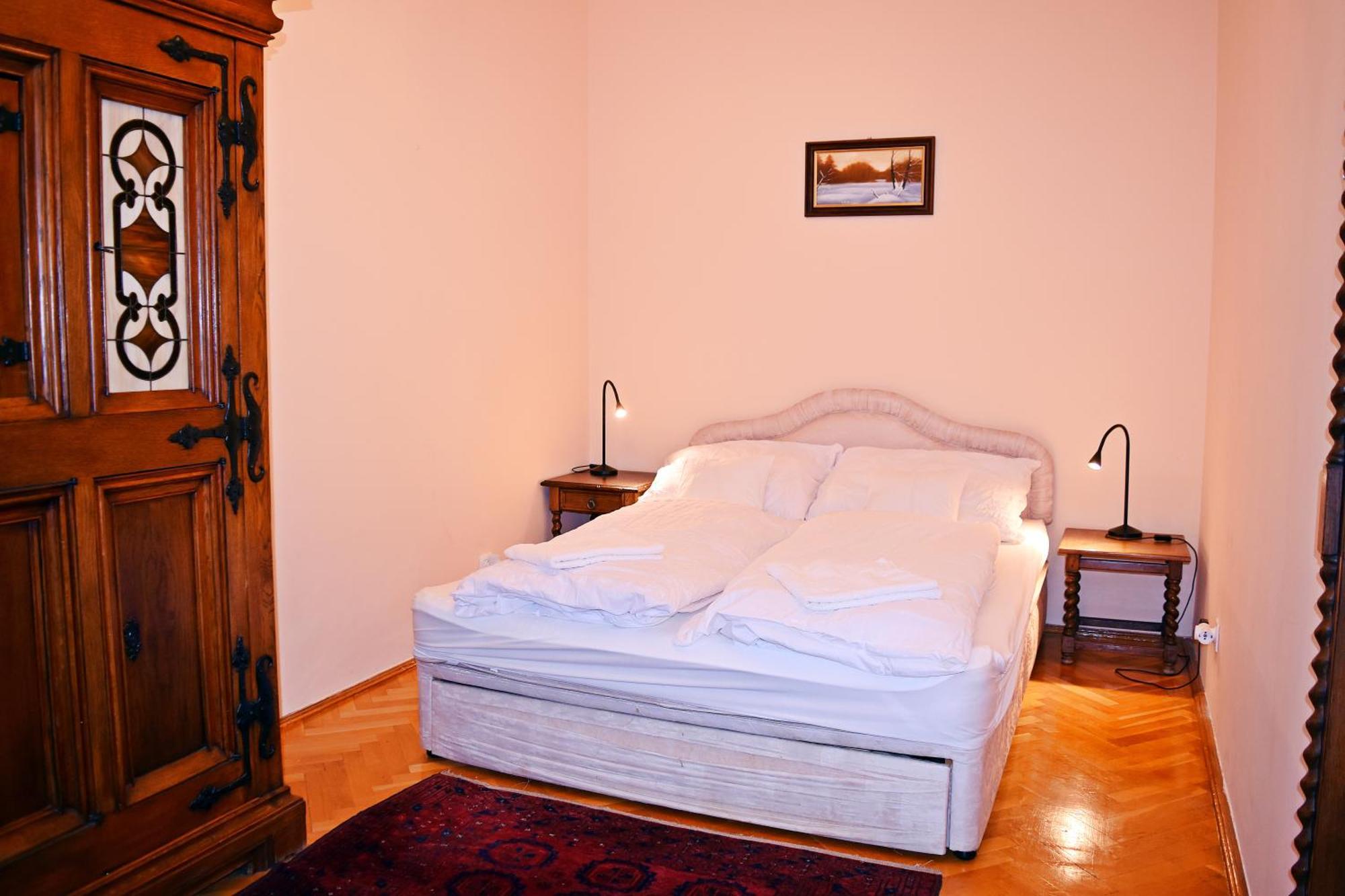 Belvarosi Classic Apartman 85 Square Meters โซมบ็อตเฮย์ ภายนอก รูปภาพ