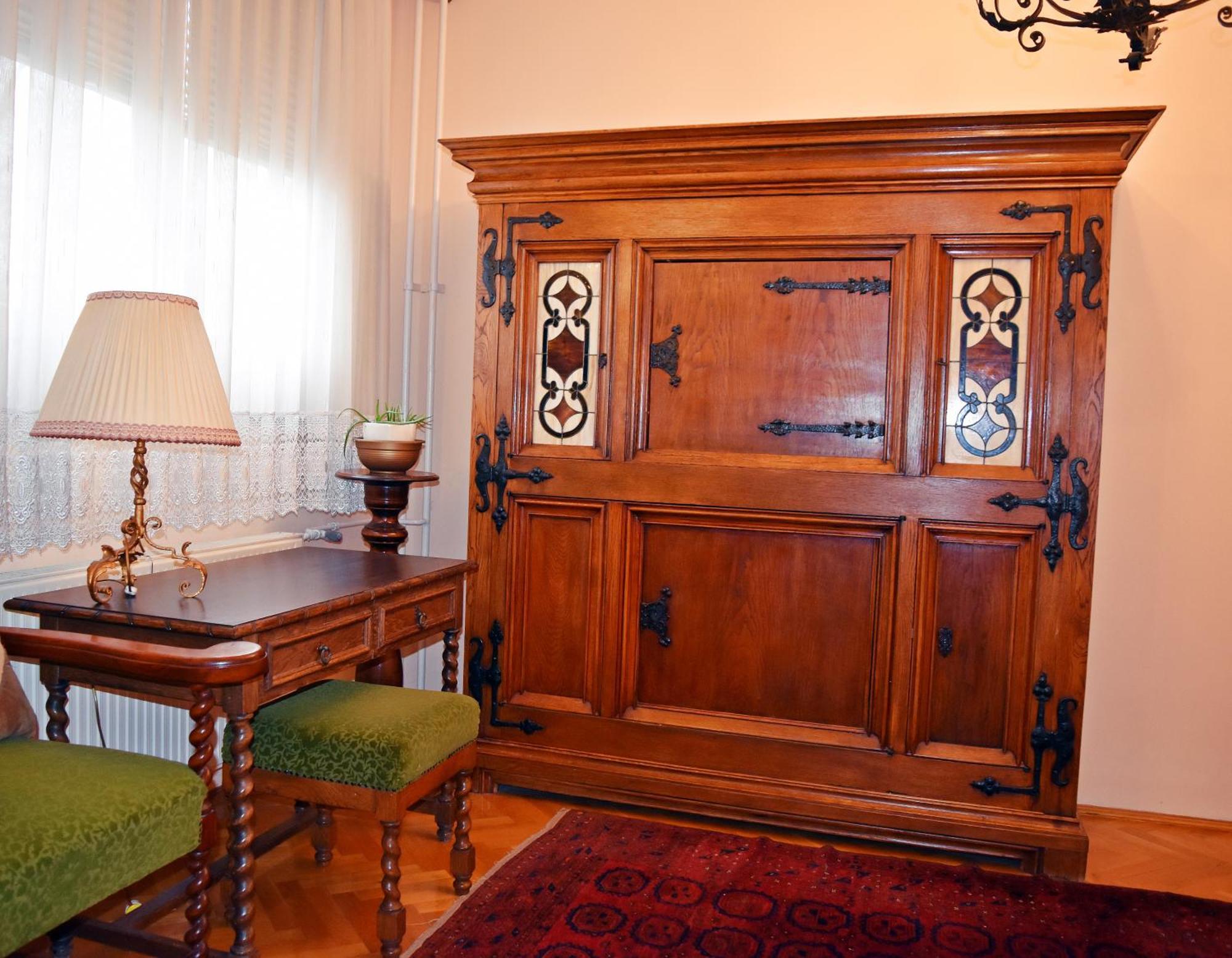 Belvarosi Classic Apartman 85 Square Meters โซมบ็อตเฮย์ ภายนอก รูปภาพ