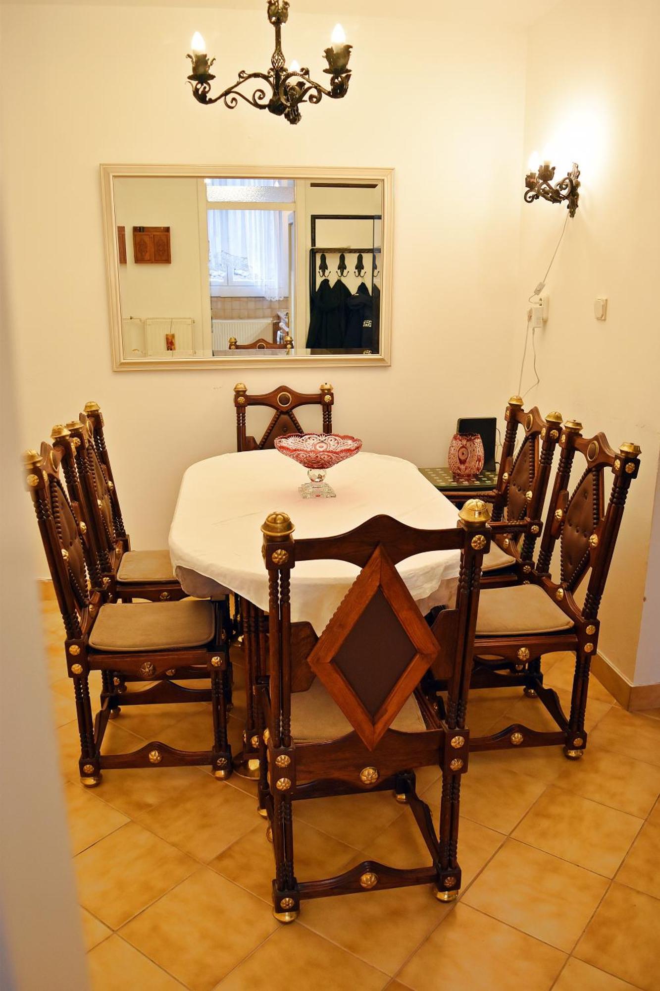 Belvarosi Classic Apartman 85 Square Meters โซมบ็อตเฮย์ ภายนอก รูปภาพ